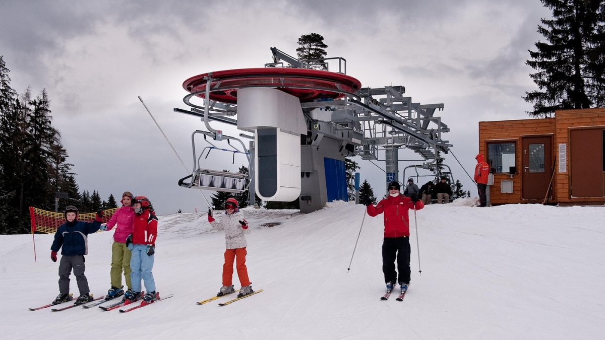 Dobrá zpráva pro lyžaře. Ve skiareálech přibyl sníh