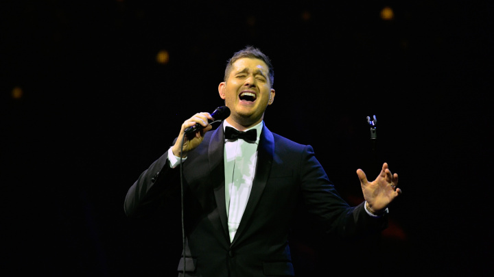 Kanadský swingař Michael Bublé vystoupí dnes v Praze. Slibuje velkolepou show