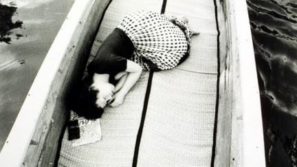 Sex, večírky i noční koupání na fotkách! To vše nabízí nová výstava pražského Rudolfina