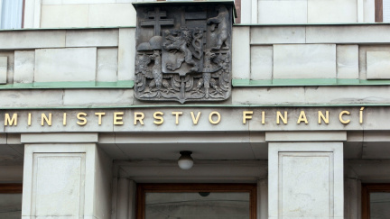 Stát loni vyplatil politickým stranám miliardu