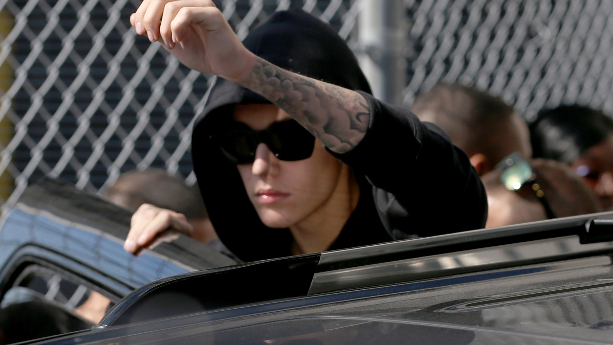 Bieber opět v problémech: Policie zpěváka obvinila z vandalismu