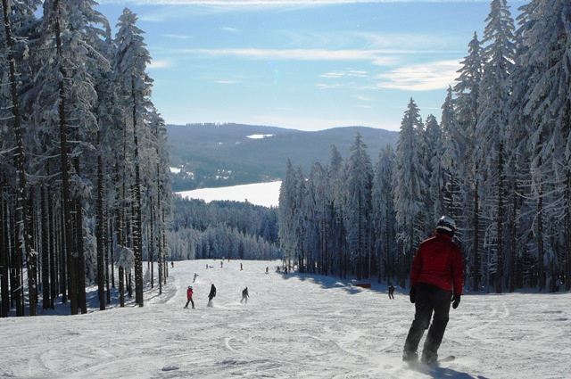 Mráz a nový sníh zlepšily lyžařské podmínky na horách