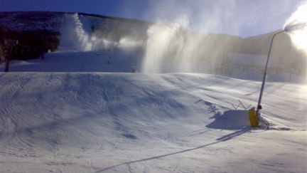 Mráz umožnil zasněžování. Přírodního sněhu stále není dost