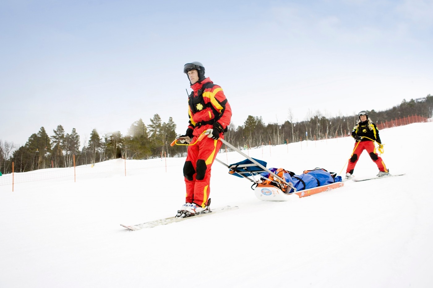Nejhorší zranění vznikají při srážkách lyžařů. Jak poskytnout první pomoc?