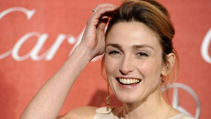 Přítelkyně francouzského prezidenta žaluje magazín za narušení soukromí