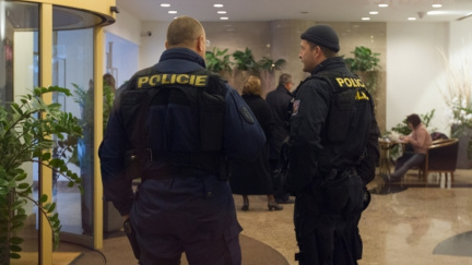 Policie v Agrotecu zasahovala kvůli pneumatikám pro poštu