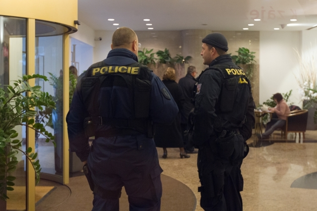 Policie v Agrotecu zasahovala kvůli pneumatikám pro poštu
