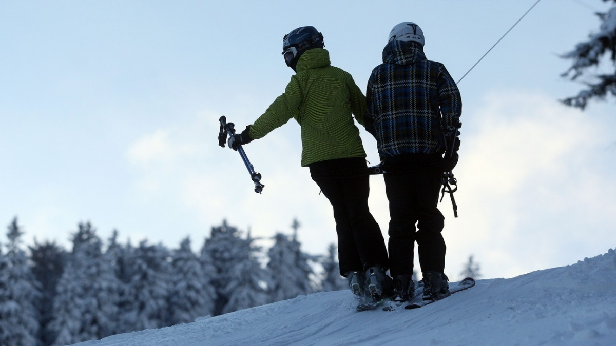 Lyžařská střediska jsou zaplněná. Na Ještědu otevřeli Slalomák