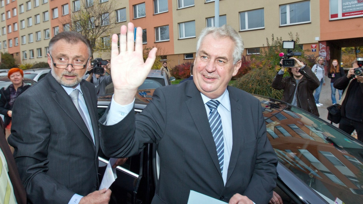 Zeman přeruší návštěvu Jižních Čech kvůli hlasování o důvěře vládě