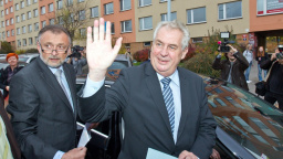 Zeman odletěl do Soči, povečeří se sportovci