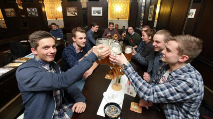 Policie odhalila při kontrolách v Praze 18 opilých Dánů