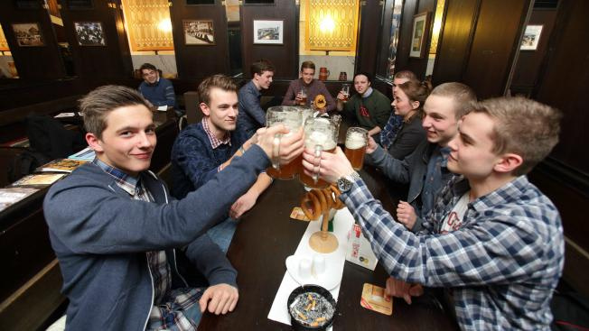 Policie odhalila při kontrolách v Praze 18 opilých Dánů