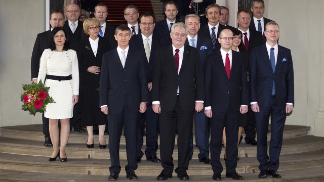 Důvěra lidí v Sobotkovu vládu je vyšší než byla za Nečase