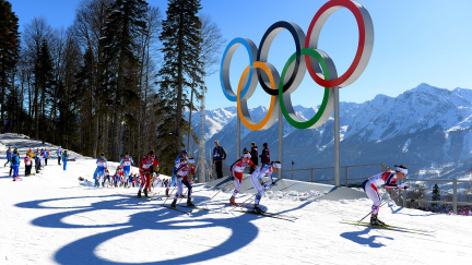 V Soči panují letní teploty, závodníkům ztěžují podmínky