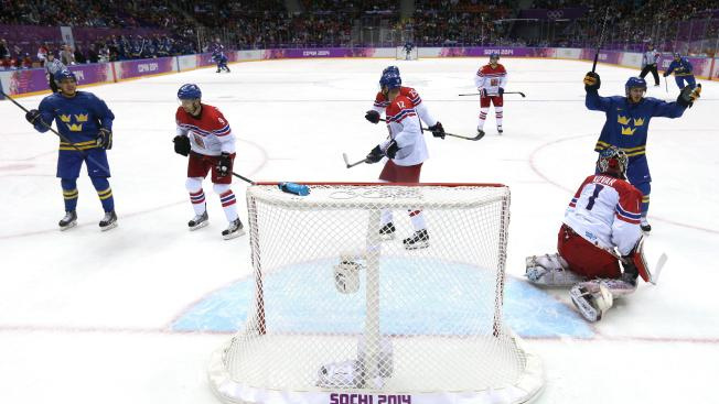 Hokejisté se probudili pozdě, prohráli se Švédy 2:4