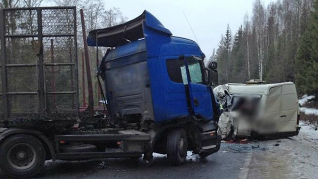 Deset mrtvých si vyžádala nehoda minibusu v Rusku
