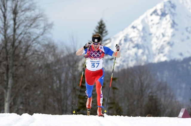 Švédští lyžaři vyhráli olympijskou štafetu, Češi doběhli osmí