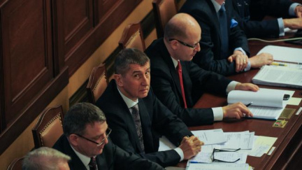 Nová vláda začala zostra, sto dní hájení nedostane, píše tisk