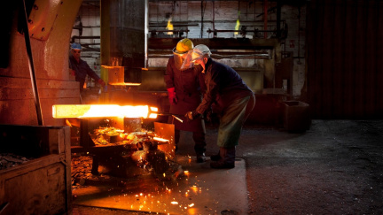 Čínský průmysl již druhý měsíc slábne