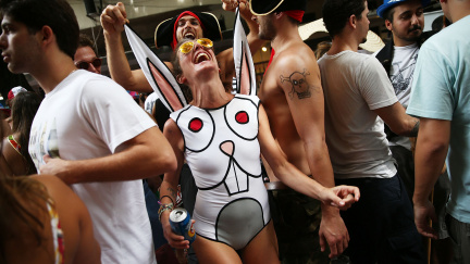 Karneval v Riu letos bude ve znamení fotbalu a přírodních poprsí