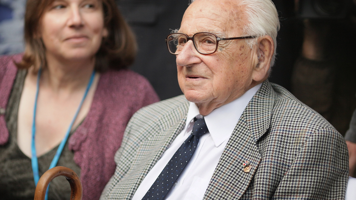 Na Nobelovu cenu za mír jsou letos navrženi Winton, Snowden či Malalu Júsufzaiová