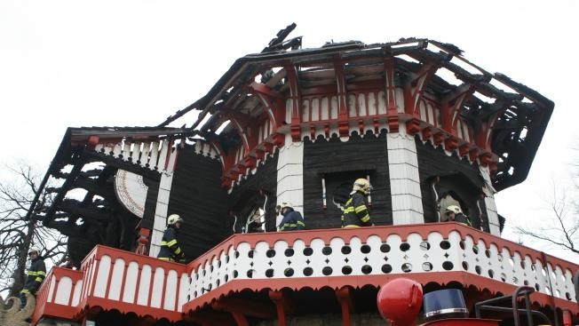 Chata Libušín začala hořet nejprve zvenku, tvrdí vyšetřovatelé