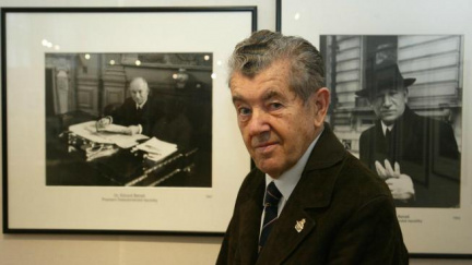 Fotografie letce Sitenského připomínají okupaci z roku 1939