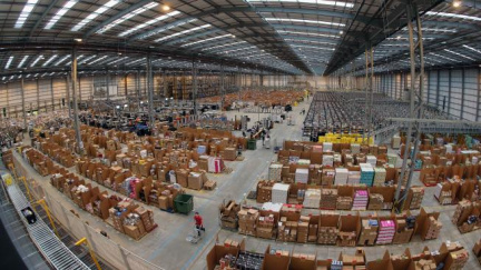 Amazon chce u Prahy postavit další logistické centrum