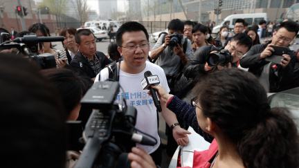 Počasí se zlepšilo, letadlo se opět hledá. Příbuzní nevěří oficiální hypotéze