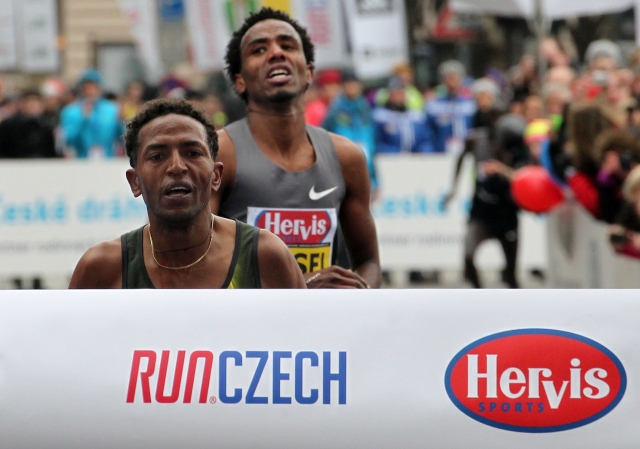 Tempo na půlmaratonu v Praze budou opět diktovat afričtí běžci