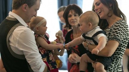 Malý princ George je sebevědomé a společenské dítě