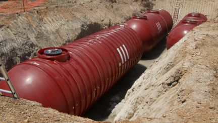 Z ukrajinských zásobníků zmizel plyn. Já ho neukradl, hájí se Jaceňuk