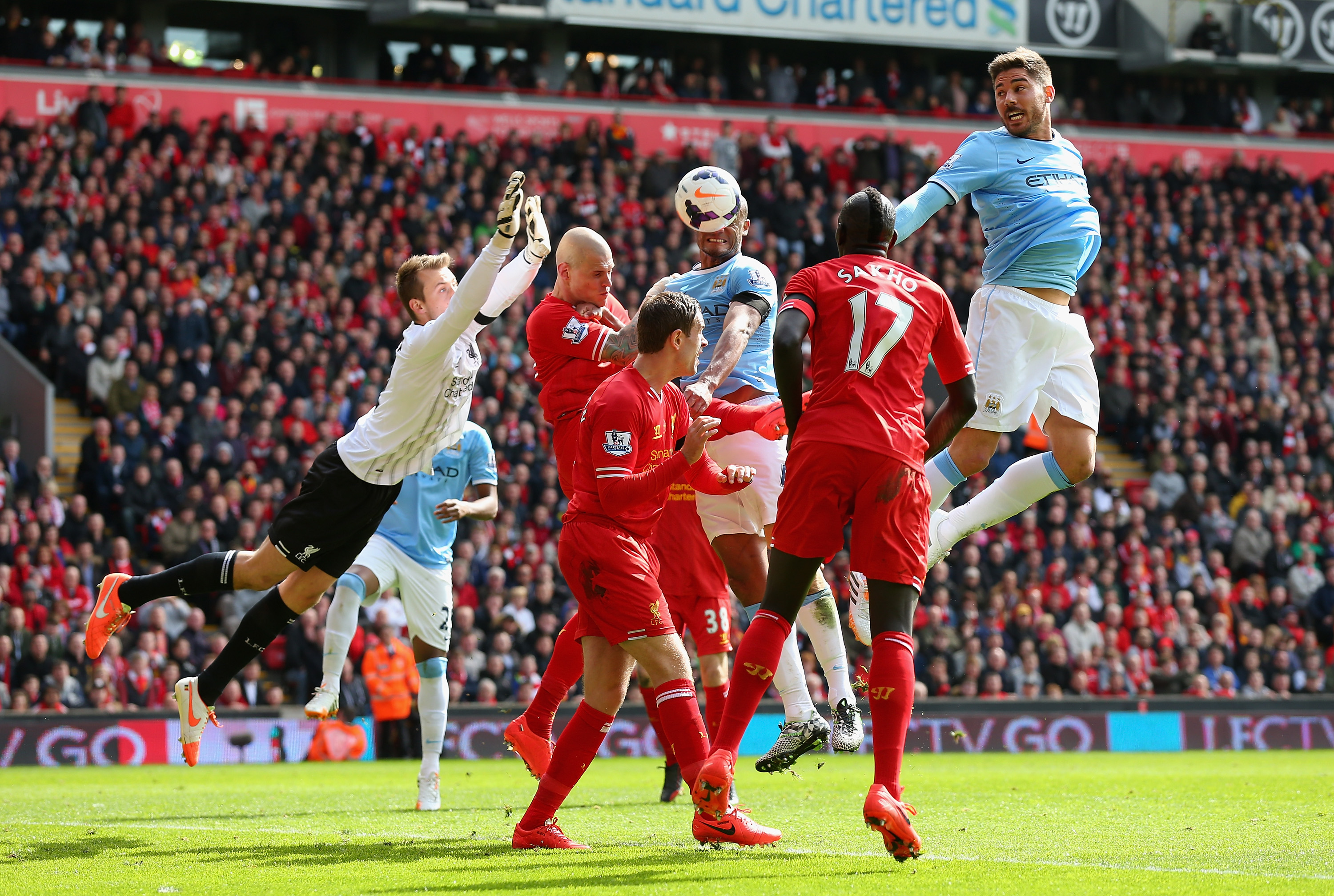 Liverpool porazil Manchester City a zůstává v čele anglické ligy