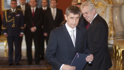 Babiš přispěl do Zemanova prasátka na státní dluh půl milionem