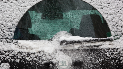 Aprílové počasí pokračuje, sníh na Liberecku zkomplikoval dopravu