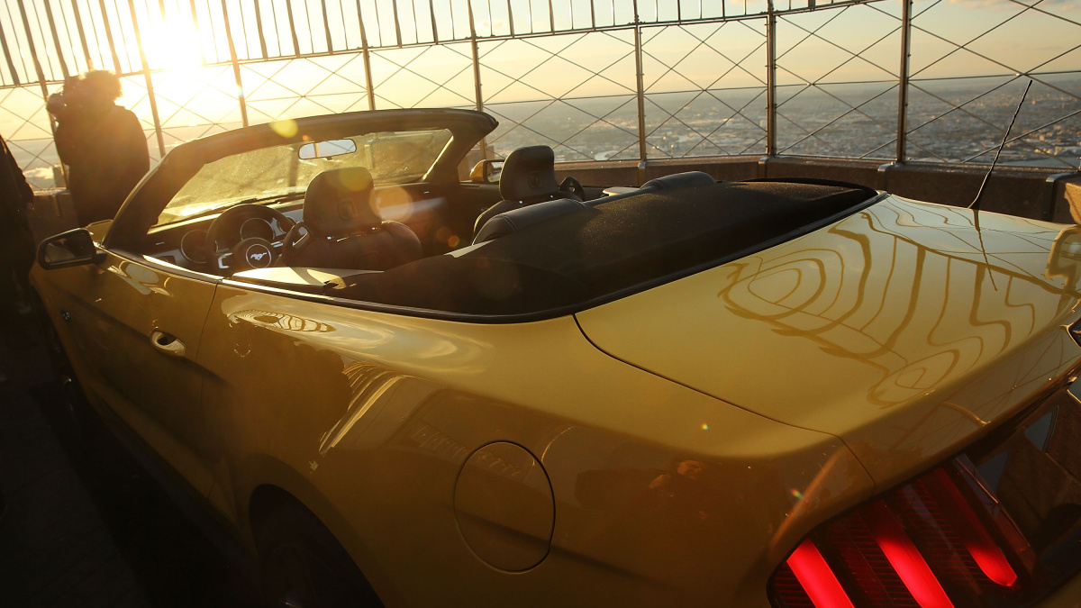 Jak se Mustang ocitl na  Empire State Building a hlavně proč?