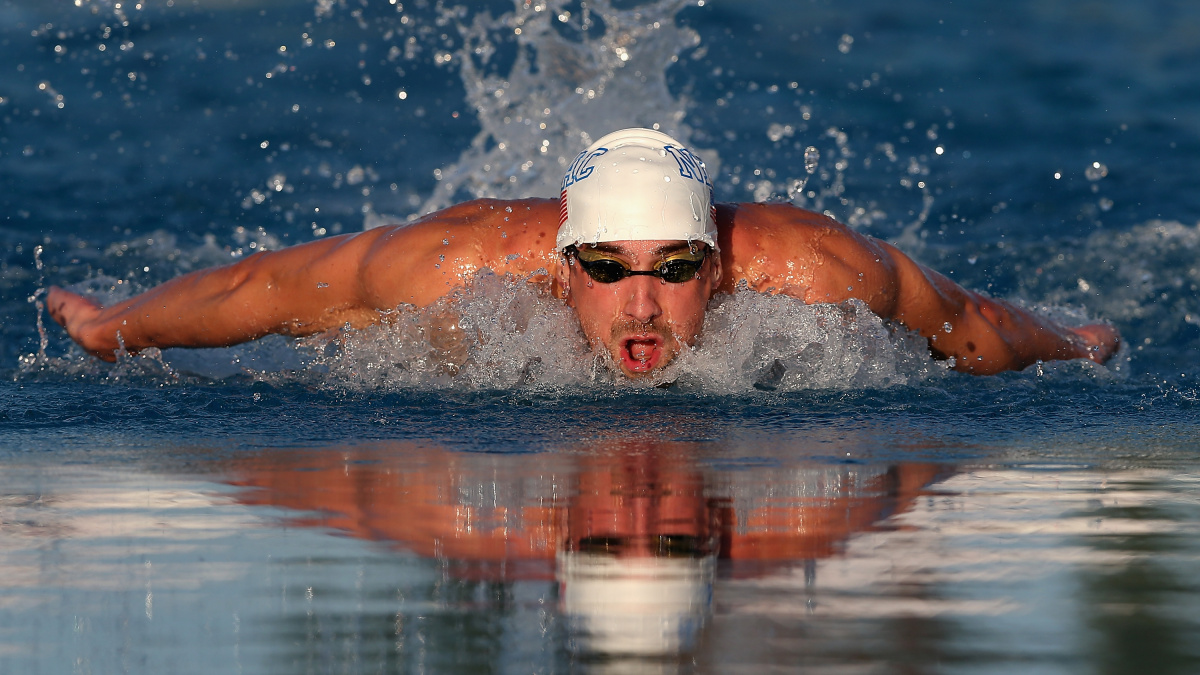 Phelps v prvním závodu po pauze dostal klepec od Lochteho