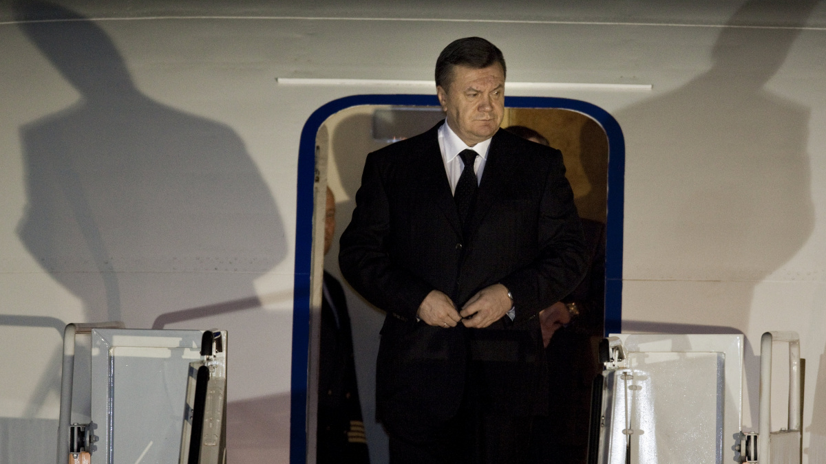 Janukovyč prý z Ukrajiny vyvezl miliardy a platí jimi proruské separatisty