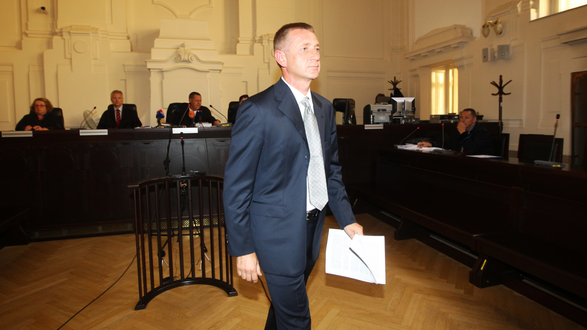 Janoušek nad propastí: Žalobkyně navrhla 10 let za pokus o vraždu