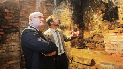 Ministr kultury Herman byl odvolán z vedení ÚSTR protiprávně, rozhodl soud