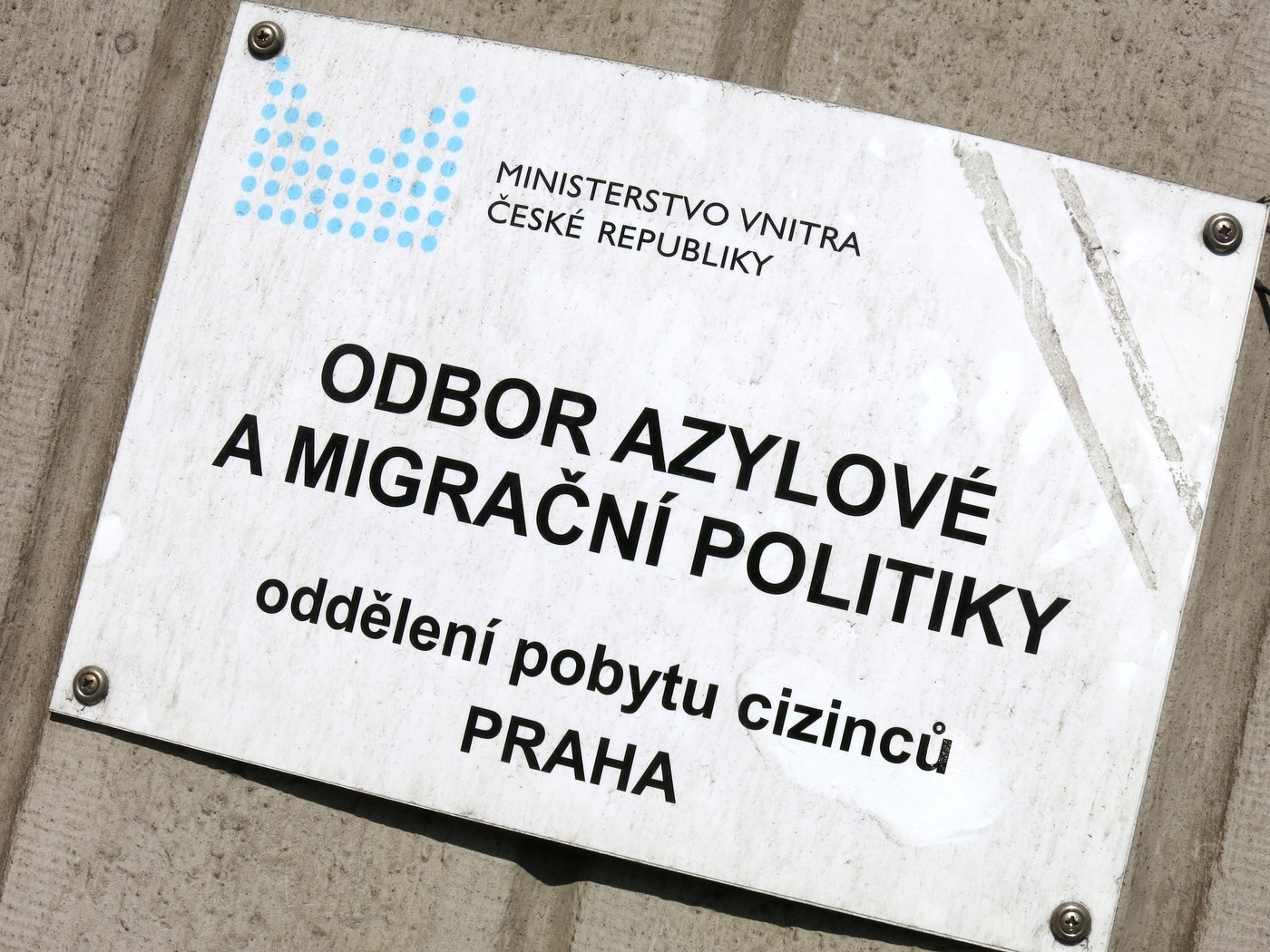 Cizinci už nemusí žádat o povolení k pobytu. Stačí zaměstnanecká karta
