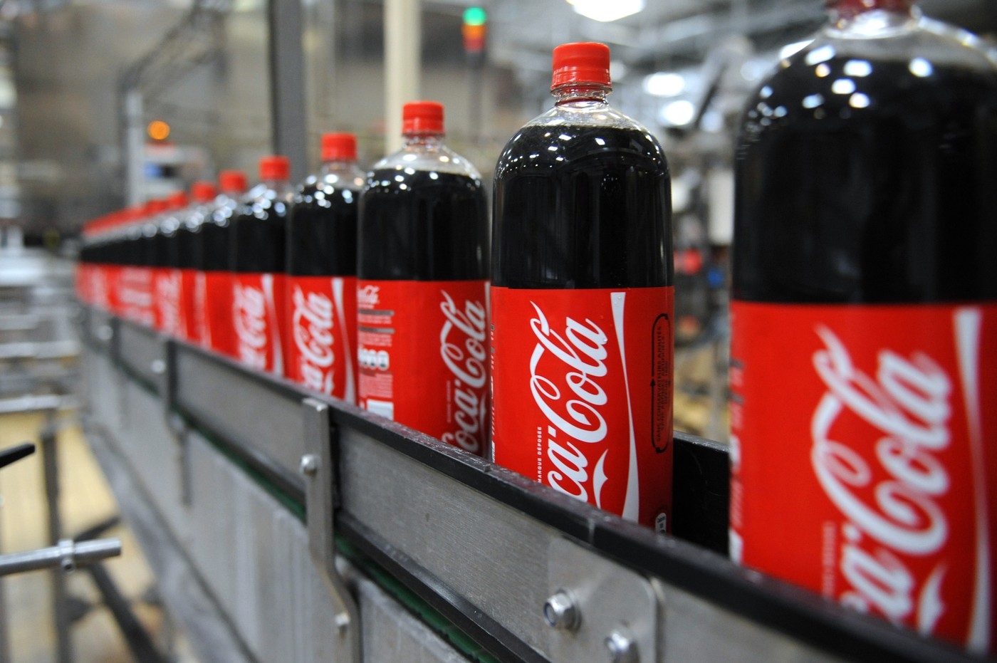 Tady končí legrace. Coca-Cola v Rusku zavře polovinu závodů