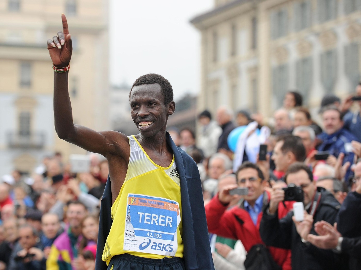 Keňan Patrick Terer si na pražském maratonu doběhl pro zlato