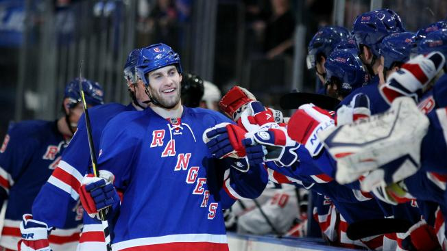 New York Rangers a Chicago postoupili do finále konferencí NHL