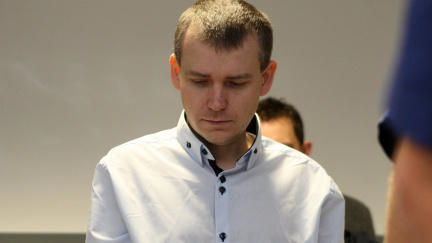 Policie žene lihové mafiány před soud, okradli stát o tři miliardy korun