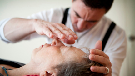 Falešný léčitel vyžadoval za své služby sex, dostal 8 let vězení