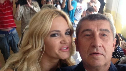 Babiš nahodil povolební selfie s duckface manželkou. A promluvil o europarlamentu