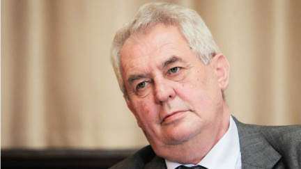 Zeman nechce protiruské sankce, dokud se definitivně neprokáže vina Moskvy