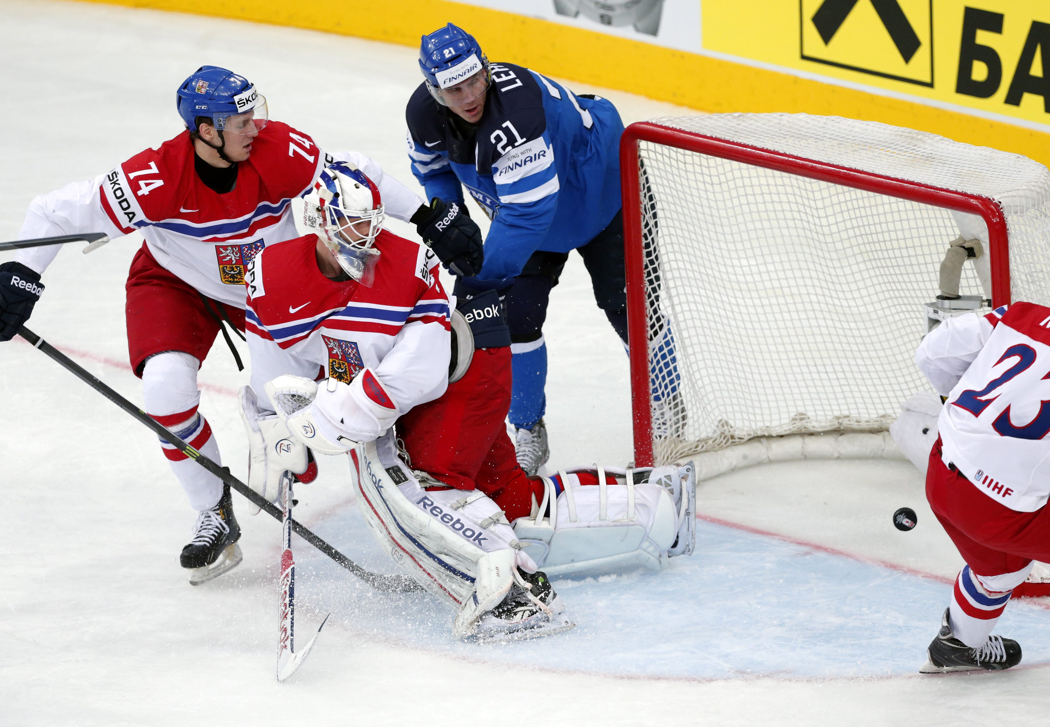 Česko vs. Finsko 0:3. Hokejisté budou hrát se Švédy o bronz.  Semifinále jsme sledovali ONLINE