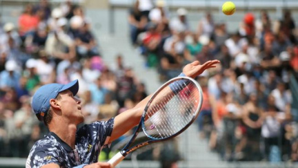 Tenista Berdych si poradil s Američanem Isnerem a je ve čtvrtfinále French Open